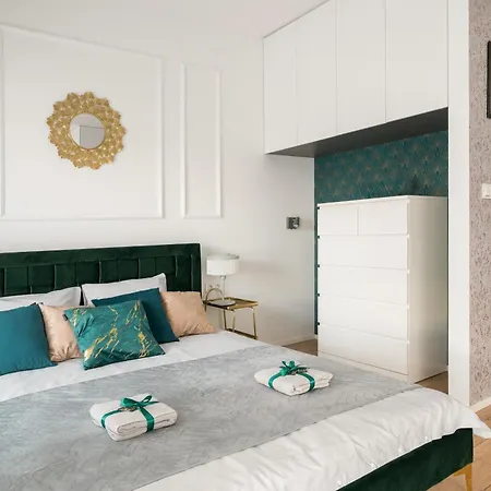 Urban Gem With Private Parking, Balcony At Metro Station, Only 10 Min To City Centre