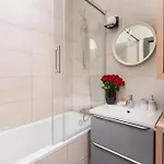 Urban Gem With Private Parking, Relaxing Balcony At Metro Station, Only 10 Min To Centre Appartement *
