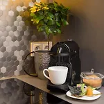 Urban Gem With Private Parking, Relaxing Balcony At Metro Station, Only 10 Min To Centre Apartamento