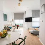 Urban Gem With Private Parking, Relaxing Balcony At Metro Station, Only 10 Min To Centre * Varsovia