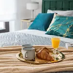 Urban Gem With Private Parking, Relaxing Balcony At Metro Station, Only 10 Min To Centre Apartamento Varsovia