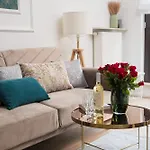 Urban Gem With Private Parking, Relaxing Balcony At Metro Station, Only 10 Min To Centre * Varsovie