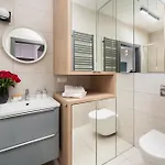 Urban Gem With Private Parking, Relaxing Balcony At Metro Station, Only 10 Min To Centre * Varsovie