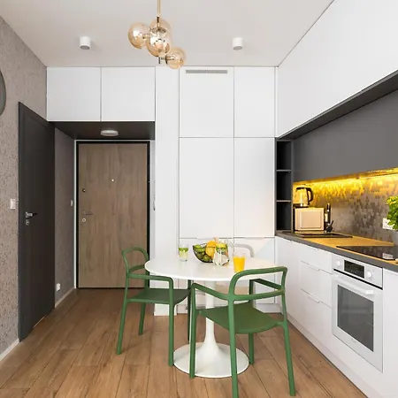 Urban Gem With Private Parking, Balcony At Metro Station, Only 10 Min To City Centre Warsaw