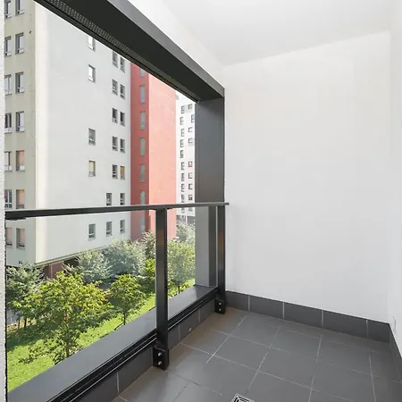 Urban Gem With Private Parking, Balcony At Metro Station, Only 10 Min To City Centre * Warsaw