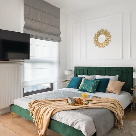 Urban Gem With Private Parking, Balcony At Metro Station, Only 10 Min To City Centre *