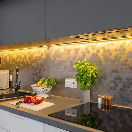 Apartment Urban Gem With Private Parking, Balcony At Metro Station, Only 10 Min To City Centre *