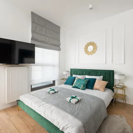 Apartment Urban Gem With Private Parking, Balcony At Metro Station, Only 10 Min To City Centre Warsaw