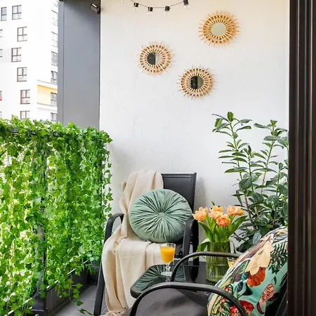 Urban Gem With Private Parking, Relaxing Balcony At Metro Station, Only 10 Min To Centre *